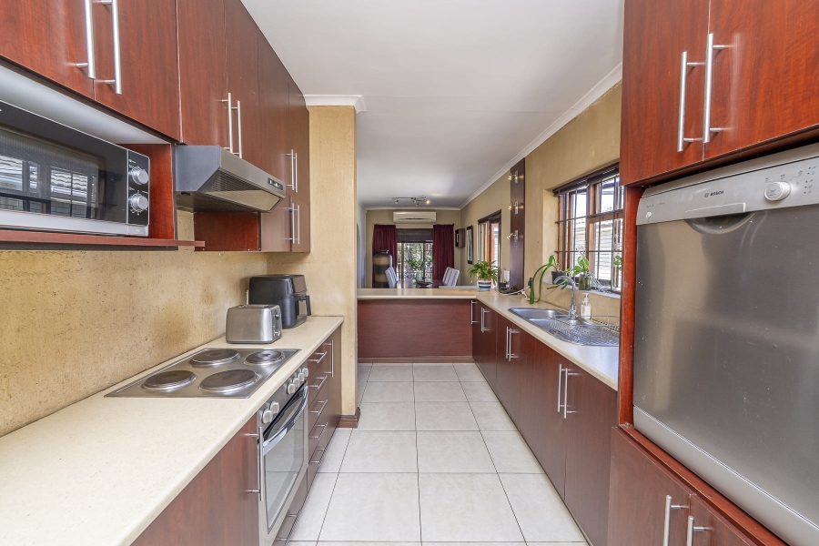 4 Bedroom Property for Sale in Protea Heights Western Cape